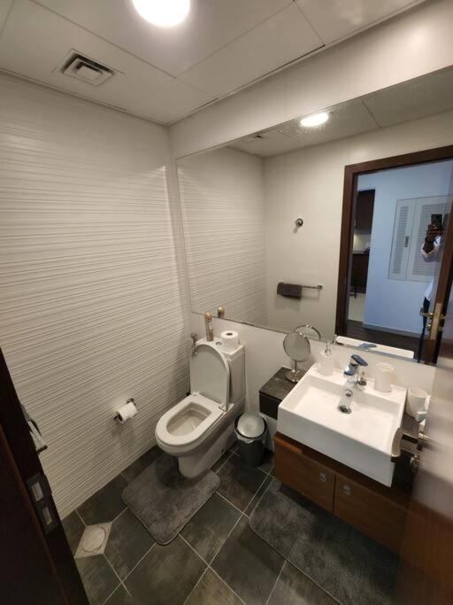 Cozy 1Br In Iconic Tower Apartment Abu Dhabi Exterior photo